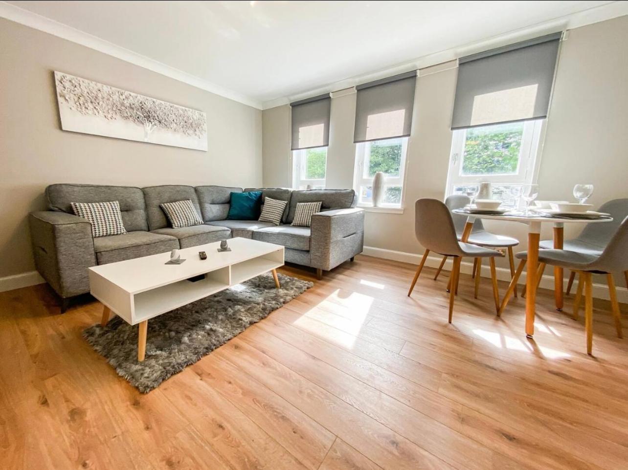 Central Two Bedroom, Free Private Parking — Photos 1
